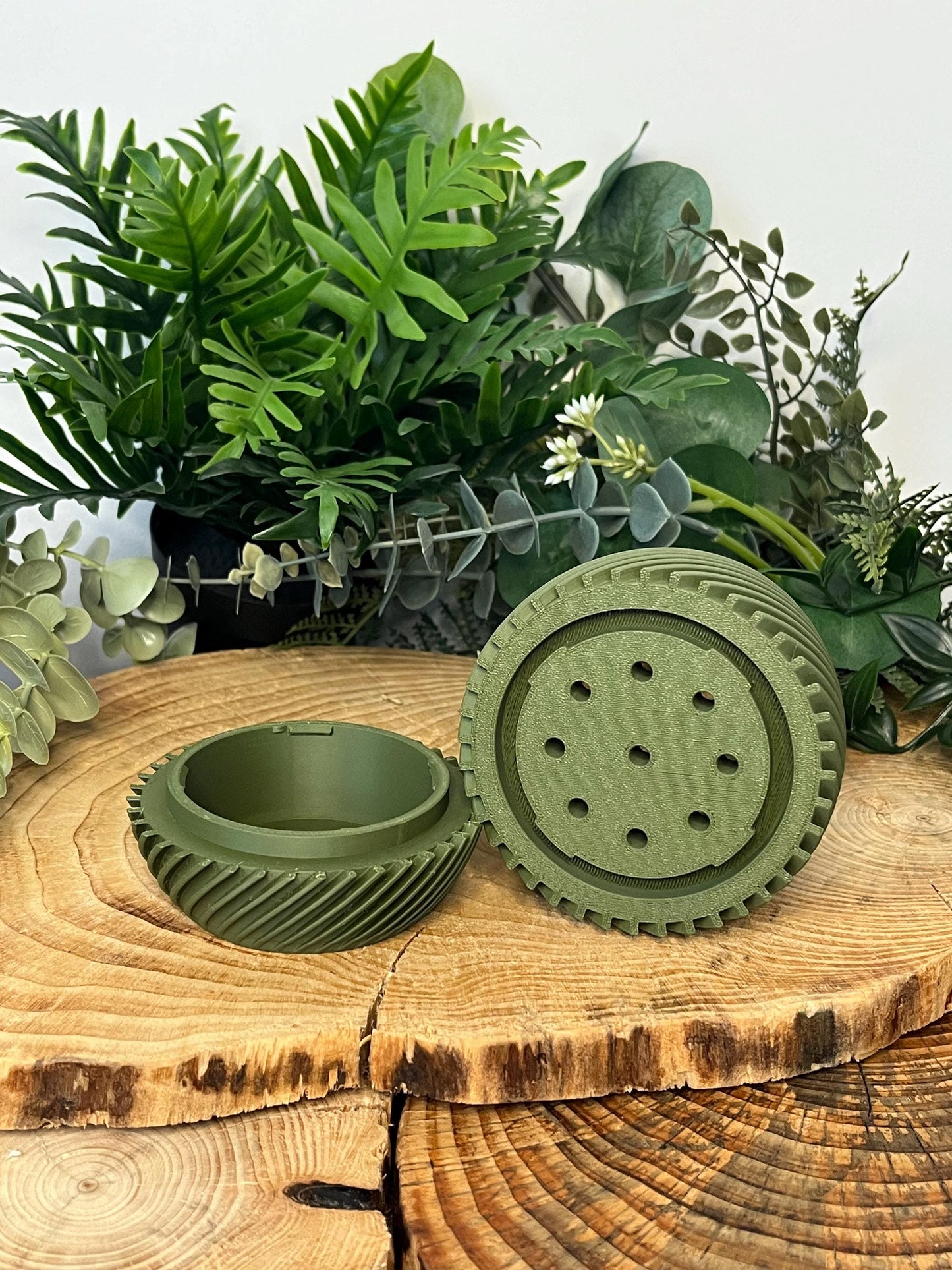 Spiral Planter with Hidden Drip Tray | Eco friendly Planter | 12 Colours | Renter Friendly